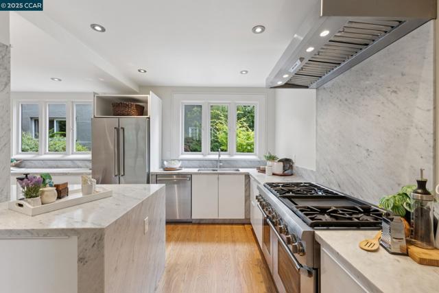 91 Tunnel Rd, Berkeley CA: https://media.crmls.org/mediaz/43a44779-abd1-4e4e-b09b-c37d531d0b42.jpg