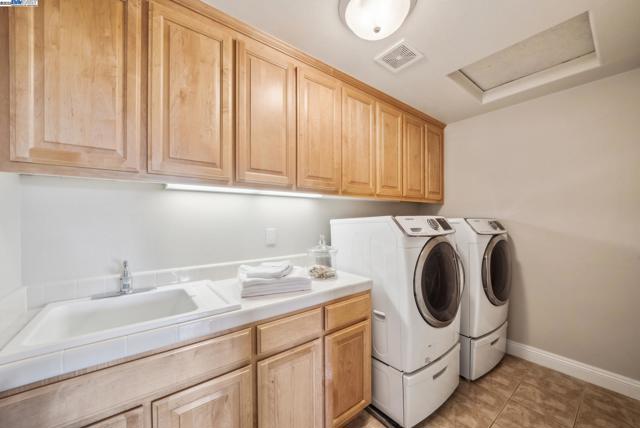 2193 Autinori Ct, Livermore CA: https://media.crmls.org/mediaz/43a45e03-dd4d-4f6a-8691-dbf6b9d0d3bc.jpg