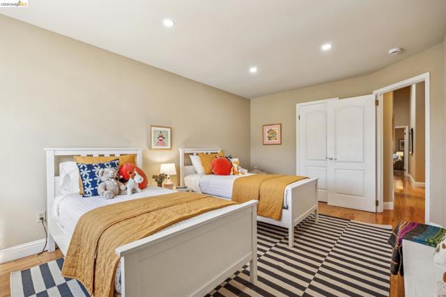 Image 36 of 55 For 5362 Saddleback Ct.