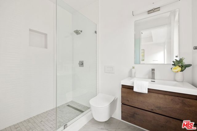 900 N Vista Street, Los Angeles CA: https://media.crmls.org/mediaz/43a4d008-1eaa-45db-a1a8-d2534471783f.jpg