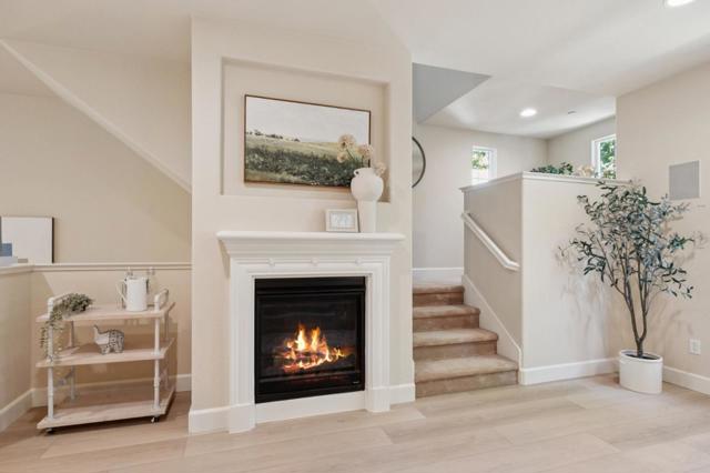 493 Magritte Way, Mountain View CA: https://media.crmls.org/mediaz/43a55969-de62-4bd4-9c6d-f2a0da095cee.jpg