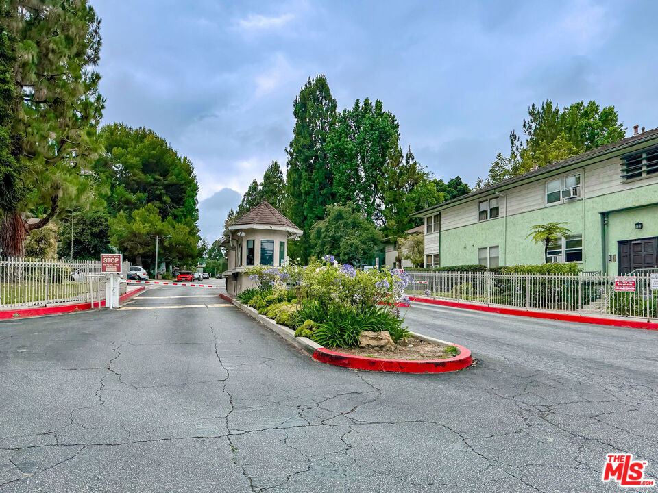 https://media.crmls.org/mediaz/43a5dc0b-cdbf-4f2d-ac67-2913548a1935.jpg?preset=X-Large