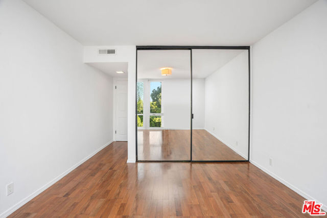 10240 Camarillo Street, Toluca Lake CA: https://media.crmls.org/mediaz/43a5e85f-d9c0-4bc6-b527-92f7eb955d7b.jpg