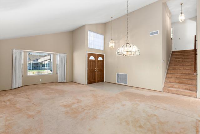 Detail Gallery Image 7 of 41 For 7338 Canyon Breeze Rd, San Diego,  CA 92126 - 4 Beds | 3 Baths