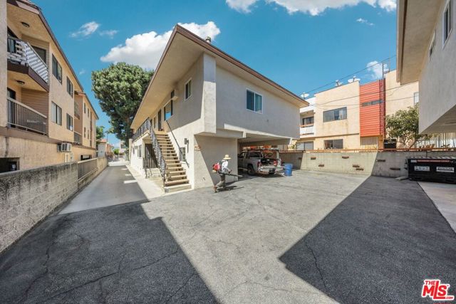 404 Porter Street, Glendale CA: https://media.crmls.org/mediaz/43a641ed-0dd9-43d0-9609-0ec9408c7a8d.jpg