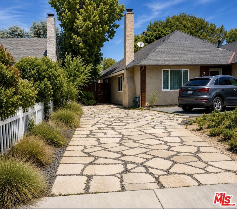 https://media.crmls.org/mediaz/43a696cf-fe6a-437b-a511-649401ff8d9e.jpg?preset=X-Large