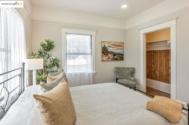 539 Golden Gate Ave, Richmond CA: https://media.crmls.org/mediaz/43a7ac96-2ff9-4e0c-8450-cad8937fcc56.jpg