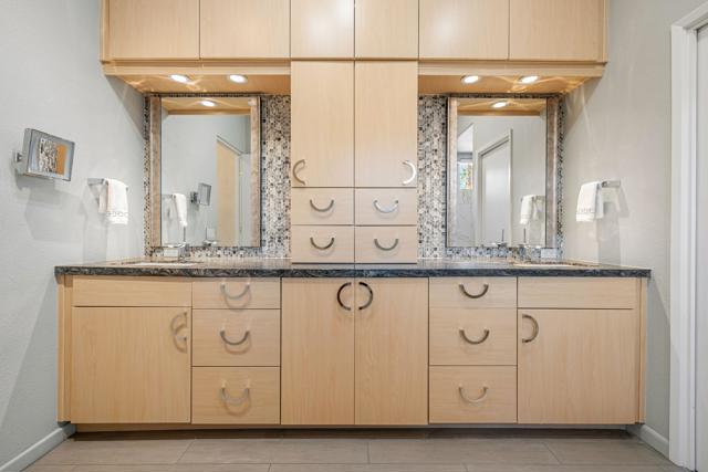 424 White Horse Trail, Palm Desert, CA 92211