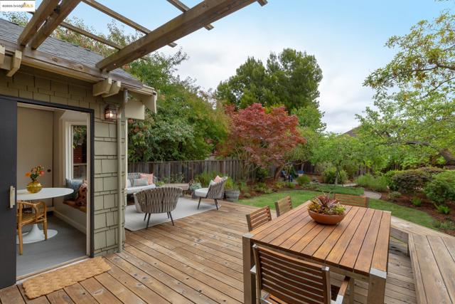 3860 Greenwood Ave, Oakland CA: https://media.crmls.org/mediaz/43a87122-4f03-48aa-9591-484e54161769.jpg