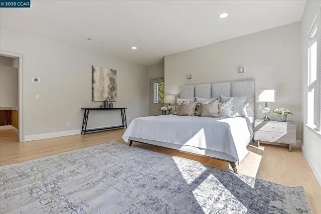 4 Berrybrook Hollow, Orinda CA: https://media.crmls.org/mediaz/43a8dc7d-b138-4c90-b1cb-607c71106d46.jpg