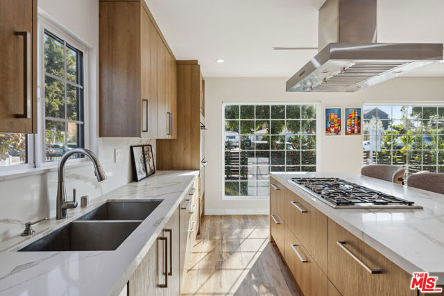 3976 Mclaughlin Avenue, Los Angeles CA: https://media.crmls.org/mediaz/43aa5c36-1f93-495a-a9ed-4a41e8e67edf.jpg
