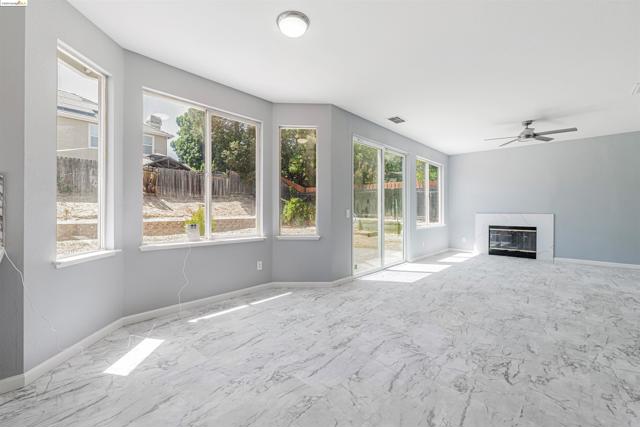 Image 8 of 20 For 2520 Stanford Way