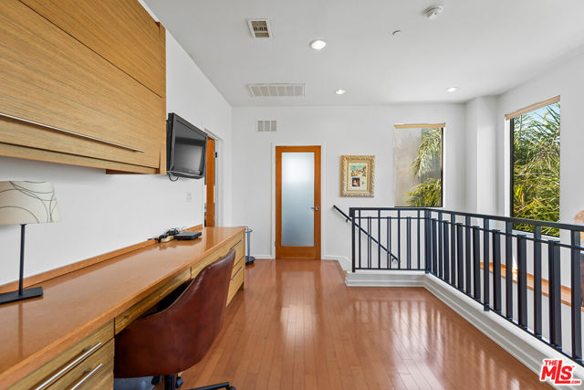 12936 Discovery, Los Angeles CA: https://media.crmls.org/mediaz/43ab105b-1ce2-4ac5-96bf-efa9129f2a15.jpg
