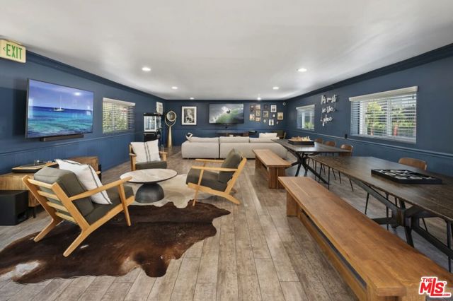 8250 Lankershim Boulevard, North Hollywood CA: https://media.crmls.org/mediaz/43ab48d9-1d28-4934-85e7-026eb7efc26b.jpg