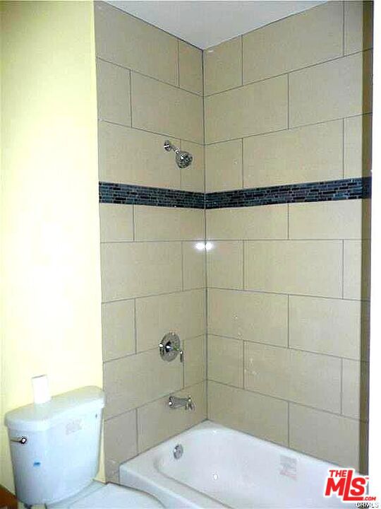 1331 Atlantic Avenue, Long Beach CA: https://media.crmls.org/mediaz/43ac05ca-77e3-4dc8-b30e-e5a9bf66d1c4.jpg