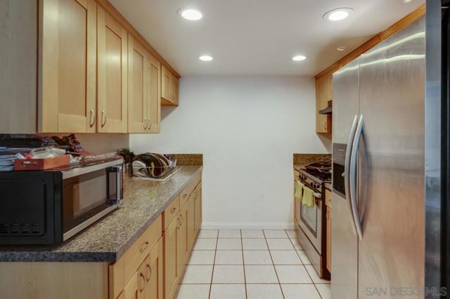 8713 15 Central Way, Spring Valley CA: https://media.crmls.org/mediaz/43ac8797-156d-4003-9589-8d36fb68afc9.jpg