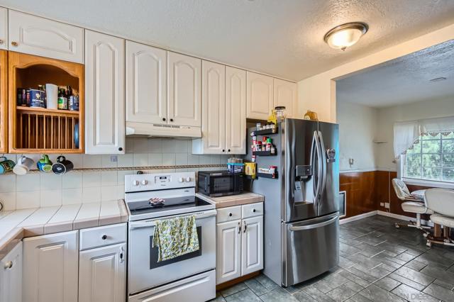 2535 Corona St, Lemon Grove CA: https://media.crmls.org/mediaz/43acdeff-50b2-400b-bf35-f5567349a9d0.jpg