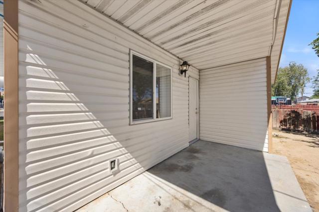 132 Center, Taft CA: https://media.crmls.org/mediaz/43adc74e-e089-4688-be50-79fd8493ae6f.jpg