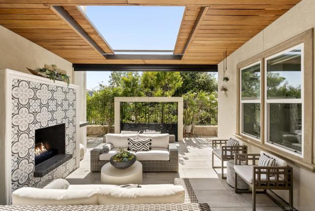 4706 Chase Ct, Carlsbad CA: https://media.crmls.org/mediaz/43add8a6-473b-4cc6-bca6-95947898c15a.jpg
