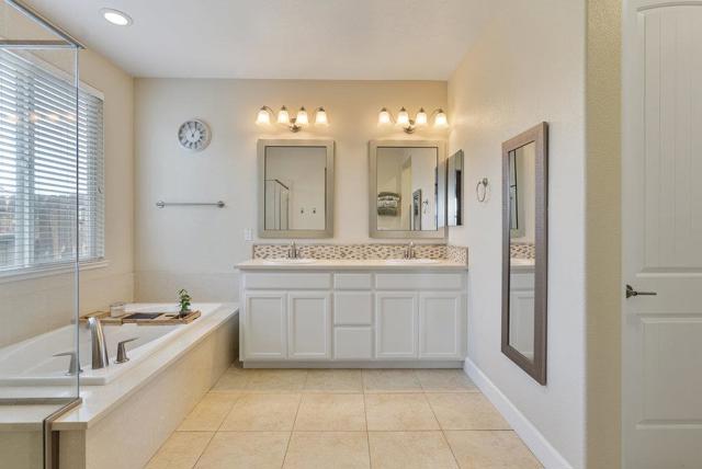 1618 Lily Court, Hollister CA: https://media.crmls.org/mediaz/43adf745-016b-4cc3-a5c1-d6ddd47c9c0f.jpg