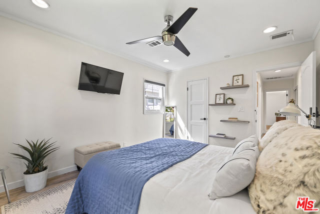 11023 Kling Street photo 13