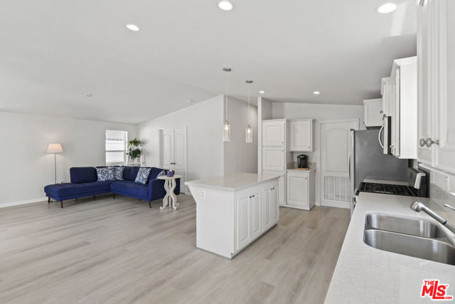 30473 Mulholland Hwy, Agoura Hills CA: https://media.crmls.org/mediaz/43ae52f1-0319-4c44-89cb-7f5c84bcb75d.jpg