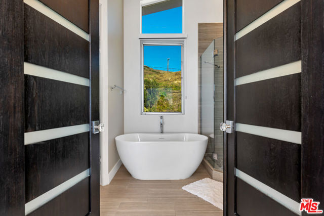 25423 Malibu Road, Malibu CA: https://media.crmls.org/mediaz/43ae8286-e331-4dbf-97b8-bd2c1ae0f628.jpg