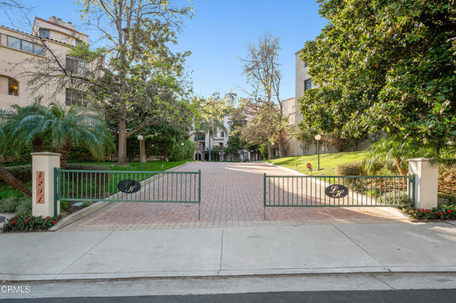 4201 Via Marisol, Los Angeles CA: https://media.crmls.org/mediaz/43af3cf1-45f3-4404-8a48-b7c74dd94dcb.jpg