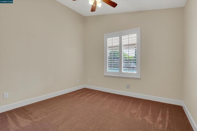 380 Claremont Dr, Brentwood CA: https://media.crmls.org/mediaz/43af8474-0f56-4258-aab0-d80e5569fd6f.jpg