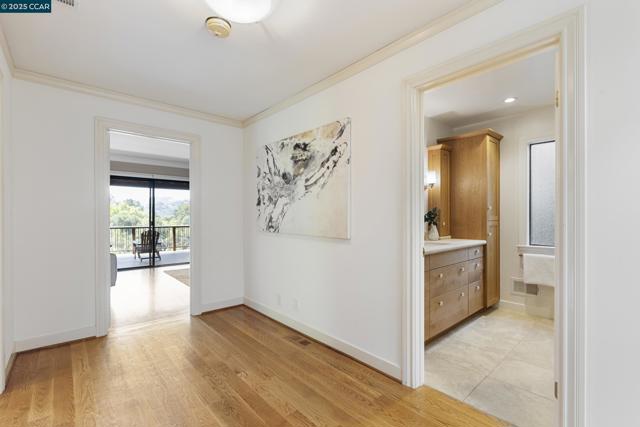 25 Watchwood Ct, Orinda CA: https://media.crmls.org/mediaz/43b01eda-ce0d-4bc1-928d-01bdeb117278.jpg