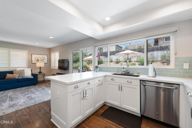 Detail Gallery Image 17 of 34 For 1525 Lyndhurst Ave, Camarillo,  CA 93010 - 4 Beds | 2/1 Baths