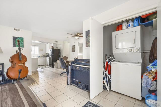3389 91 C Street, San Diego CA: https://media.crmls.org/mediaz/43b16d4a-4f72-4ed6-b2e7-f1f7ef671147.jpg