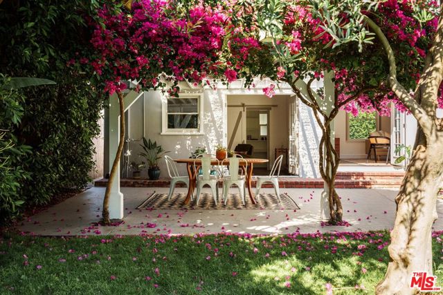 4148 Brunswick Avenue, Los Angeles CA: https://media.crmls.org/mediaz/43b25f09-4346-446e-8e64-a8afdf71b41b.jpg