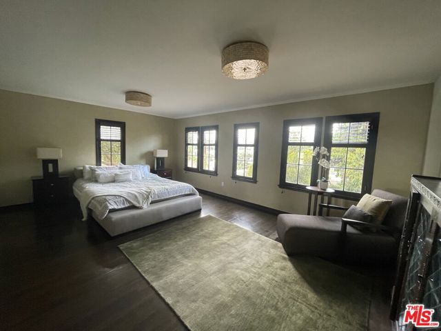 263 Lamont Drive, Los Angeles CA: https://media.crmls.org/mediaz/43b2767a-95aa-4b9a-b08b-8dad2cd89eb6.jpg