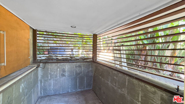 19520 Cave Way, Topanga CA: https://media.crmls.org/mediaz/43b29ed3-98b6-4638-b3ce-52d12a26f506.jpg