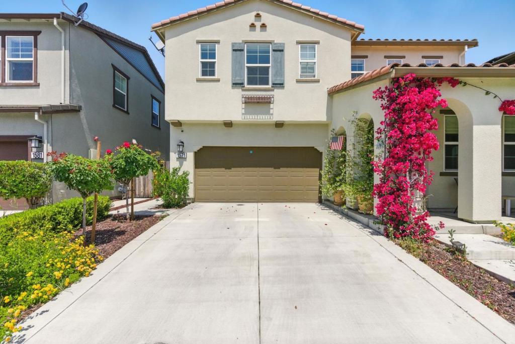 1571 Castlewood Place