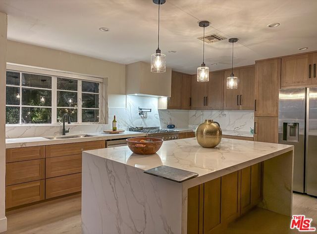 4108 Valley Vista Court, Sherman Oaks CA: https://media.crmls.org/mediaz/43b420ff-2027-4812-af2a-c6da9f3a9824.jpg