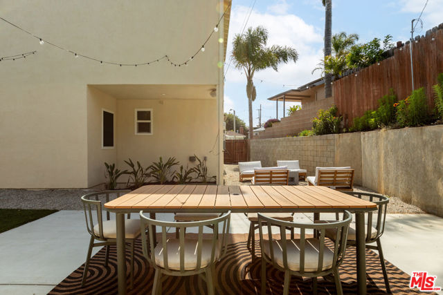 5018 Valleydale Avenue, Los Angeles CA: https://media.crmls.org/mediaz/43b49472-f0db-47e2-a97c-24d98cecf089.jpg