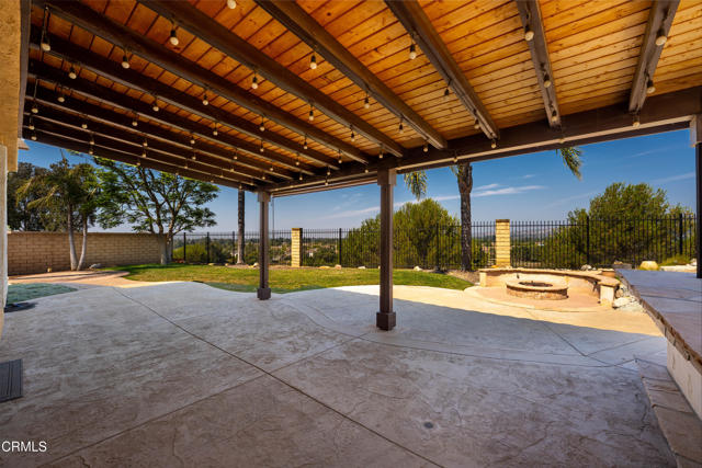 1347 La Culebra Circle, Camarillo CA: https://media.crmls.org/mediaz/43b4b980-e7ac-454b-b366-218a7a51499e.jpg