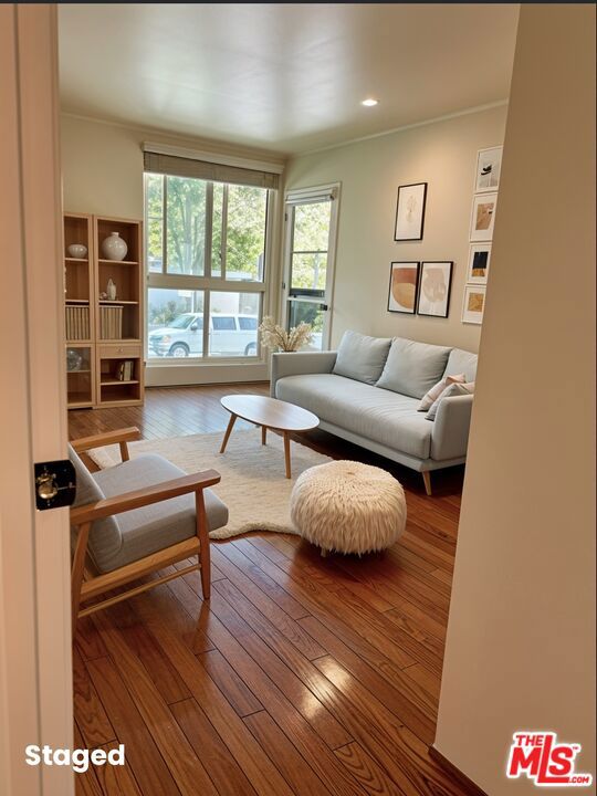 911 N Kings Road, West Hollywood CA: https://media.crmls.org/mediaz/43b4e551-e8fa-45bd-98e3-8d69af2a9aba.jpg