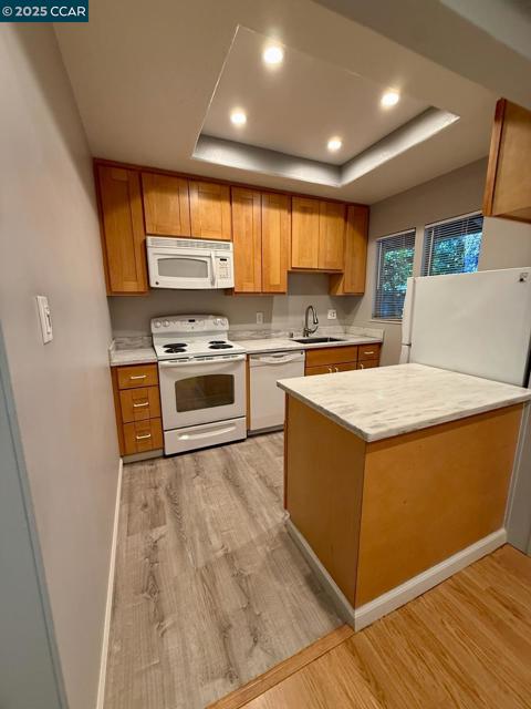 2061 VANDERSLICE AVE, Walnut Creek CA: https://media.crmls.org/mediaz/43b53eaa-eeb4-4693-a648-74ec157f1f8d.jpg