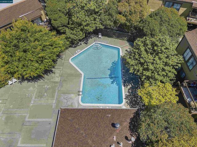 5319 Ridgeview Cir, El Sobrante CA: https://media.crmls.org/mediaz/43b55033-a7bc-488e-84db-39f4c702cc7b.jpg