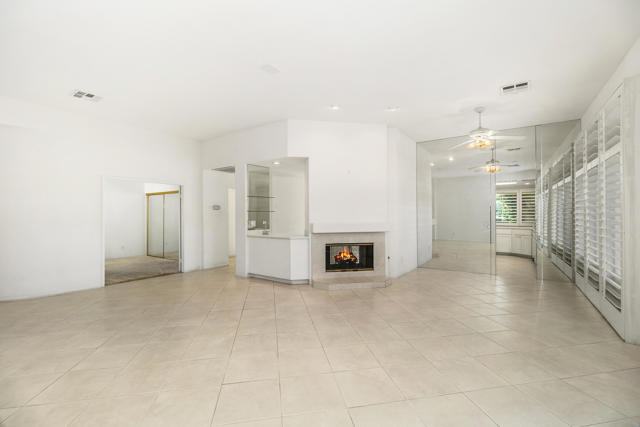 2 Vistara Drive, Rancho Mirage CA: https://media.crmls.org/mediaz/43b5886a-d460-476f-8d96-017ab666566b.jpg