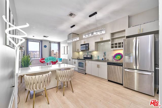 3810 Wilshire Boulevard, Los Angeles CA: https://media.crmls.org/mediaz/43b6077f-642e-42f6-9b82-0746ee11e553.jpg