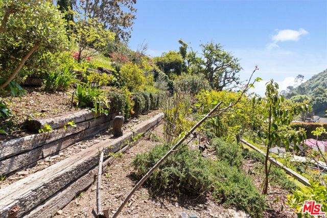 Drew Fenton | 1060 Chantilly Road Los Angeles CA | MLS: 7138387