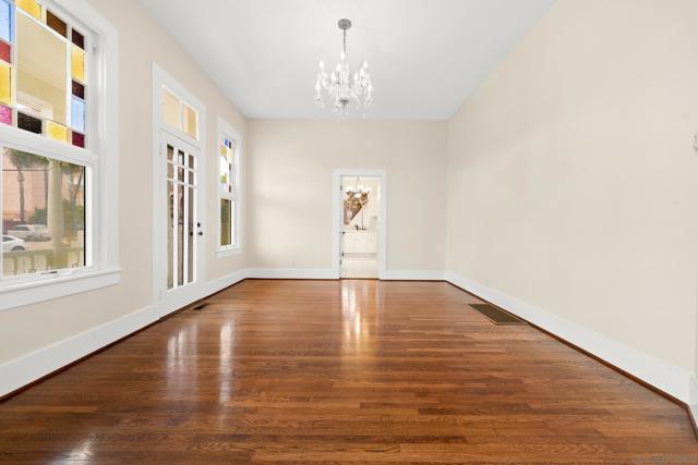 2104 Diamond St, San Diego CA: https://media.crmls.org/mediaz/43b79ed2-4134-4d26-81c8-2967f536838a.jpg