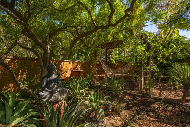 14 Gary Circle, Palm Springs CA: https://media.crmls.org/mediaz/43b7ccc0-6f37-4049-8085-1210f45c2820.jpg