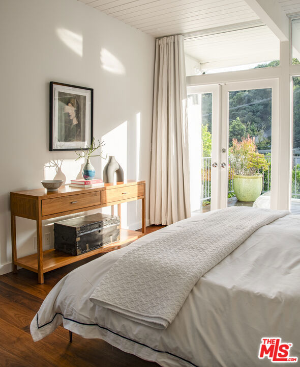 2544 Greenvalley Road, Los Angeles CA: https://media.crmls.org/mediaz/43b82405-7939-41df-9dab-23eb9d6d99d3.jpg