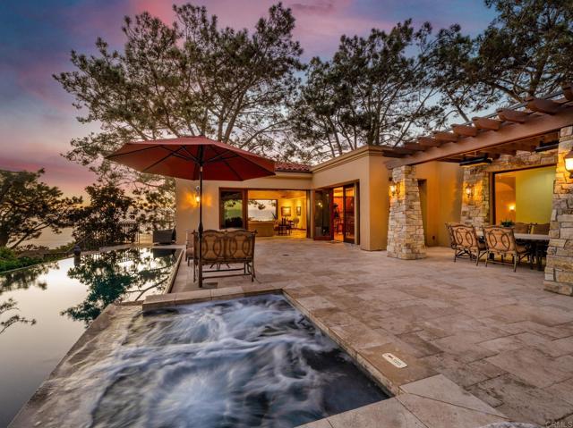 271 Ocean View Ave, Del Mar CA: https://media.crmls.org/mediaz/43b83416-bcf7-4008-a85c-21ef0b098384.jpg