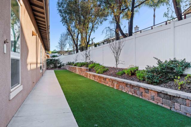 1941 Estancia Place, Escondido CA: https://media.crmls.org/mediaz/43b8ffa3-72de-40e8-af77-bc2673f0ff09.jpg